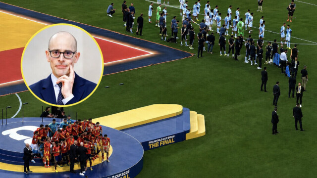 — Mondial : les Argentins tournent le dos aux Espagnols, Fabrizio Bucella retourne la situation avec une incroyable théorie cosmique Mondial : les Argentins tournent le dos aux Espagnols, Fabrizio Bucella retourne la situation avec une incroyable théorie cosmique