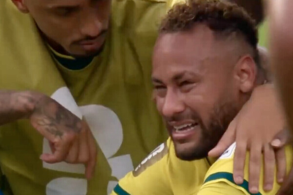 Mundial - Entre lágrimas, Neymar anuncia, como era de esperar, su retirada de la selección.