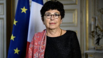 La honte ! La ministre Monique Barbut critique la climatisation, puis prend l’avion pour éviter le train en pleine canicule