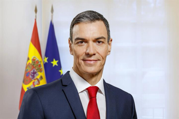 "Que pierda el racismo": El presidente del Gobierno español condena las declaraciones de Mariano Rajoy contra la selección francesa de fútbol.