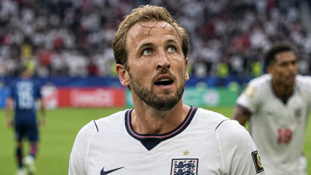 — Harry Kane favori des bookmakers pour le Ballon d’Or : l’attaquant anglais passe devant Yamal, Mbappé et Messi Harry Kane favori des bookmakers pour le Ballon d’Or : l’attaquant anglais passe devant Yamal, Mbappé et Messi