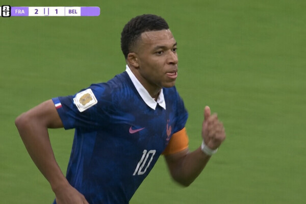 France humiliated by England 6-4. Mbappé becomes the all-time leading scorer in World Cup history.