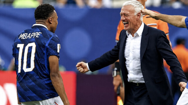 — «Tu nous as tant donné. Nous aurions dû t’offrir une meilleure fin, mais nous avons échoué.» Mbappé rend hommage Deschamps «Tu nous as tant donné. Nous aurions dû t’offrir une meilleure fin, mais nous avons échoué.» Mbappé rend hommage à Deschamps. (Instagram Kylian Mbappé)