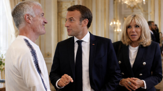 — Pendant la finale du Mondial, Emmanuel Macron a reçu Didier Deschamps à l’Élysée pour un dîner d’adieu Pendant la finale du Mondial, Emmanuel Macron a reçu Didier Deschamps à l’Élysée pour un dîner d’adieu
