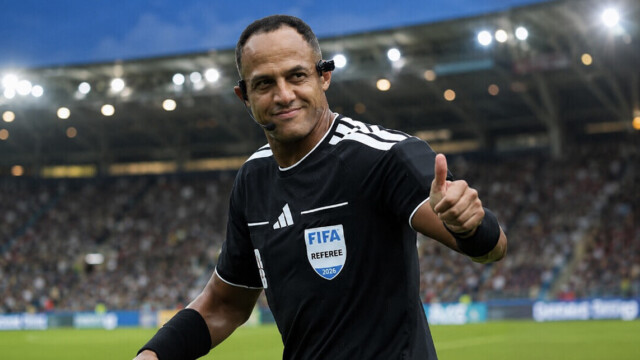 — Angleterre – Argentine : Ismail Elfath, «arbitre préféré de Messi», désigné pour la demi-finale Angleterre - Argentine : Ismail Elfath, «arbitre préféré de Messi», désigné pour la demi-finale