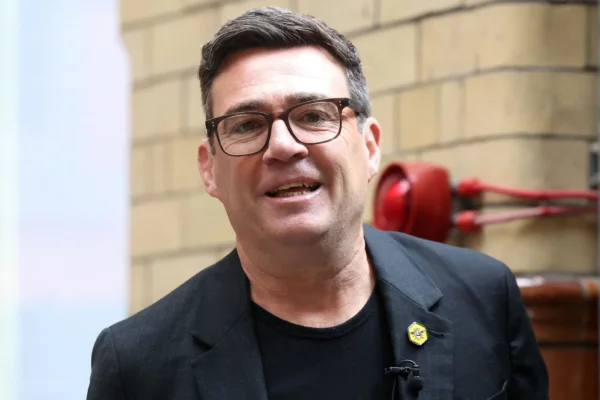 Andy Burnham seul en lice pour prendre la tête du Labour après la démission de Keir Starmer