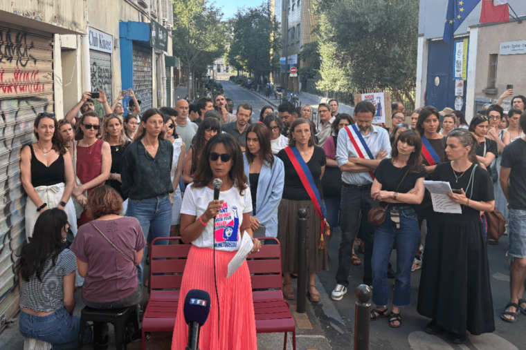 Après la relaxe de l'animateur, les familles d'élèves de l'école Alphonse-Baudin manifestent leur colère