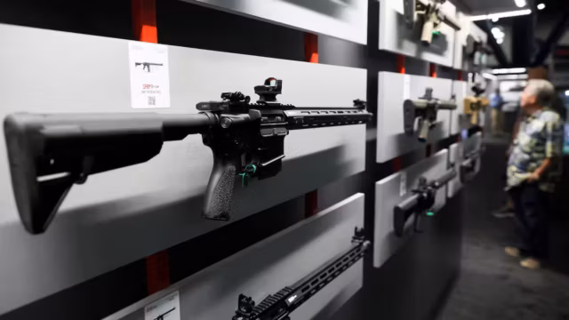 Armes à feu, droits LGBT, immigration : la Cour suprême des États-Unis s'apprête à trancher des dossiers explosifs