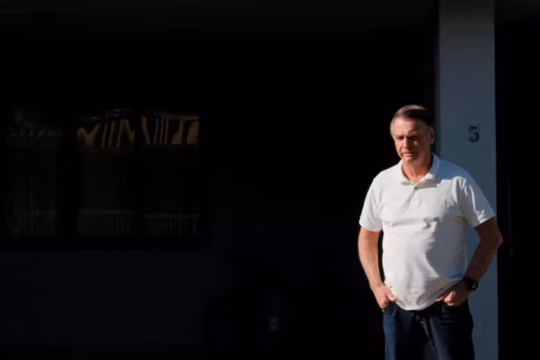 Brésil : la police perquisitionne le domicile de Jair Bolsonaro à la recherche d’armes non autorisées