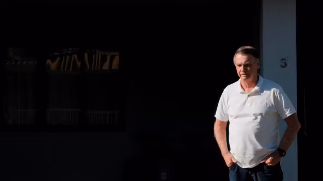 Brésil : la police perquisitionne le domicile de Jair Bolsonaro à la recherche d’armes non autorisées — photo