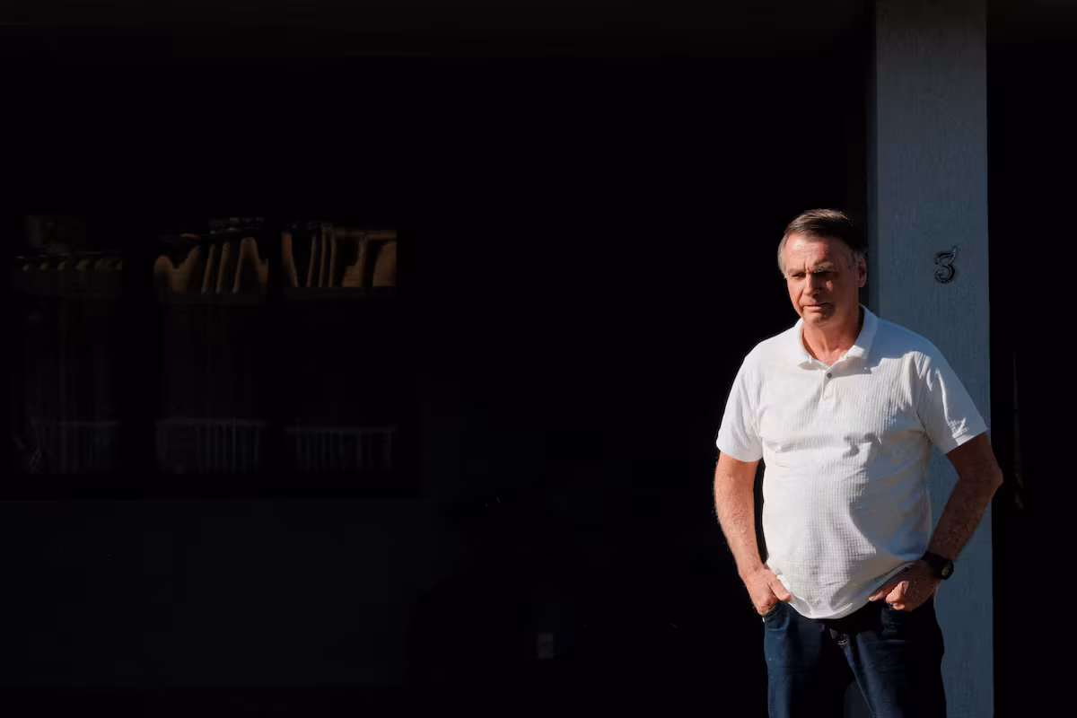 Brazil: Police raid Jair Bolsonaro's home in search of unauthorized weapons