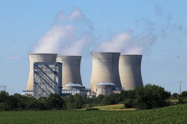 熱波：ビュジェ原子力発電所、ローヌ川への温水放出を許可