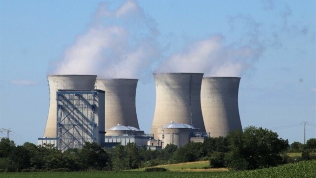 Canicule : la centrale nucléaire du Bugey autorisée à rejeter une eau plus chaude dans le Rhône