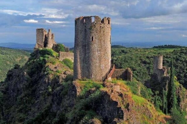Châteaux cathares : pourquoi leur possible entrée à l'Unesco divise autant