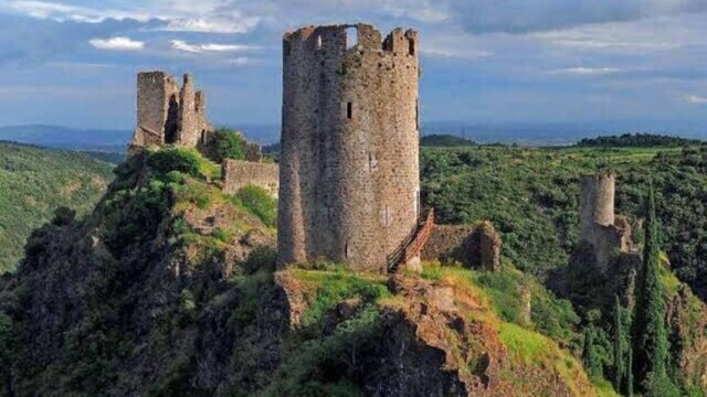 Châteaux cathares : pourquoi leur possible entrée à l'Unesco divise autant Châteaux cathares : pourquoi leur possible entrée à l'Unesco divise autant