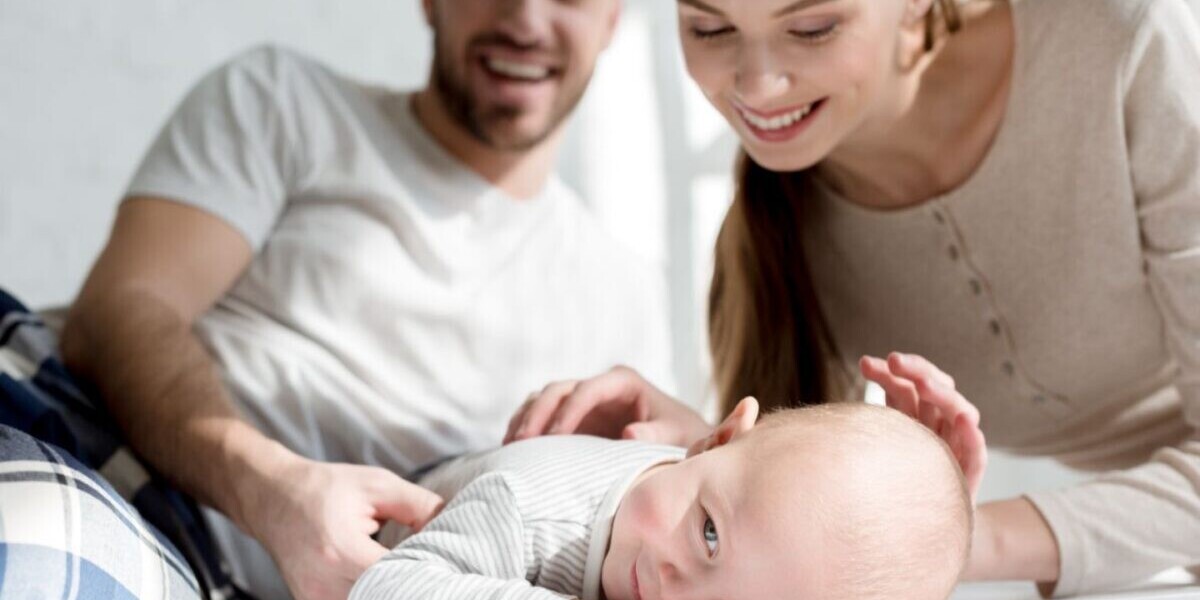 Congé de naissance : les entreprises s'adaptent à une absence prolongée des jeunes parents