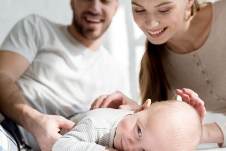 Congé de naissance : les entreprises s'adaptent à une absence prolongée des jeunes parents