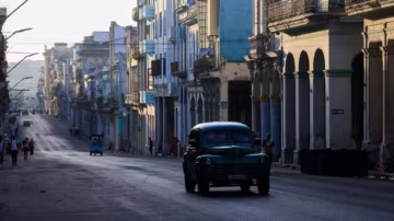 Cuba rétablit en partie son réseau électrique, mais des millions d’habitants restent plongés dans le noir