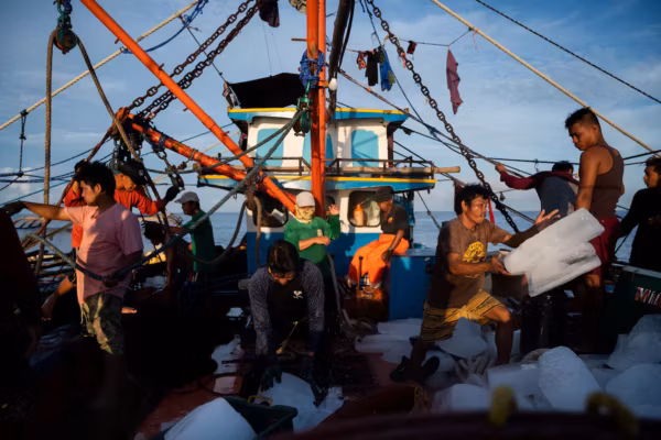 Dix ans après la victoire des Philippines, la Chine continue de repousser les pêcheurs de Scarborough