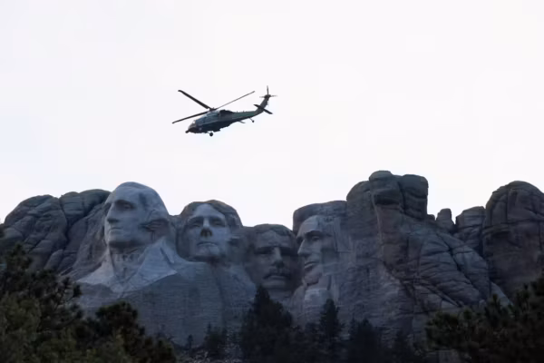 Donald Trump célèbre les 250 ans des États-Unis et dénonce une « menace communiste » venue de la gauche