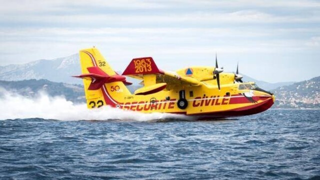 Emmanuel Macron défend sa politique sur les Canadair face aux critiques de l’opposition Emmanuel Macron défend sa politique sur les Canadair face aux critiques de l'opposition