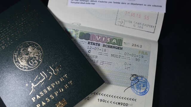 France-Algérie : Paris veut revenir à 250.000 visas délivrés chaque année aux ressortissants algériens France-Algérie : Paris veut revenir à 250.000 visas délivrés chaque année aux ressortissants algériens