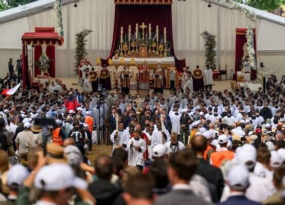 Fraternité Saint-Pie X : Le Mouvement Traditionaliste Conteste Son Excommunication Devant Le Vatican — Photo