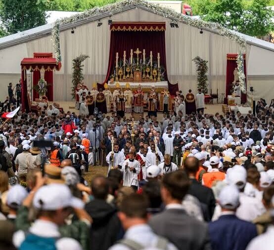 Fraternité Saint-Pie X : le mouvement traditionaliste conteste son excommunication devant le Vatican