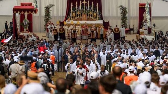 Fraternité Saint-Pie X : le mouvement traditionaliste conteste son excommunication devant le Vatican Fraternité Saint-Pie X : le mouvement traditionaliste conteste son excommunication devant le Vatican