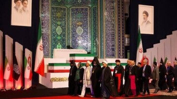 Funérailles d’Ali Khamenei : trois de ses fils apparaissent, mais l’absence du nouveau guide suprême intrigue