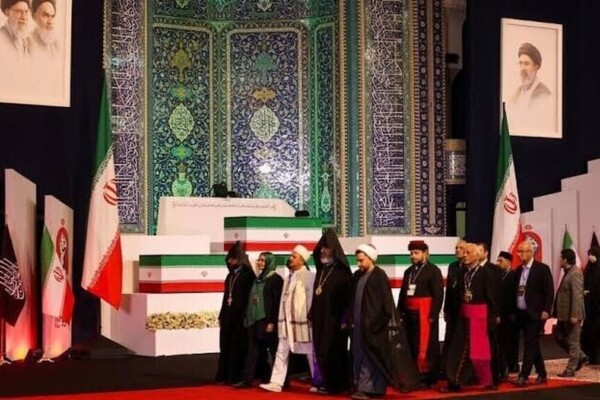 Funérailles d’Ali Khamenei : trois de ses fils apparaissent, mais l’absence du nouveau guide suprême intrigue