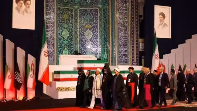 Funérailles d’Ali Khamenei : trois de ses fils apparaissent, mais l’absence du nouveau guide suprême intrigue
