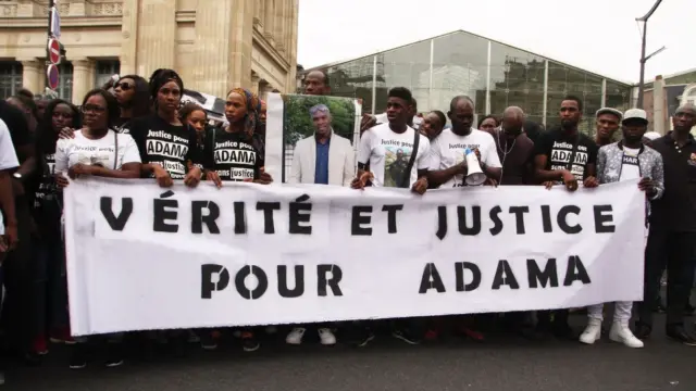 Huit mois de prison aménagés pour un frère d’Adama Traoré après une manifestation interdite