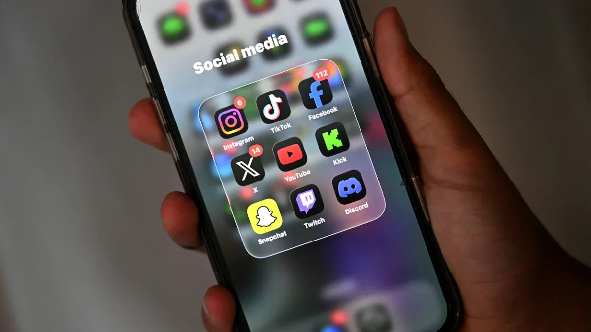 Réseaux Sociaux : Le Parlement Adopte Définitivement L’interdiction Pour Les Moins De 15 Ans