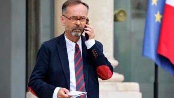 « Nous sommes en France, pas en Russie » : Robert Ménard s’oppose à l’expulsion de Xenia Fedorova malgré son opposition à Poutine