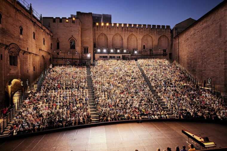 Le Festival d'Avignon ouvre sa 80e édition avec Maldoror, un spectacle-fleuve de cinq heures