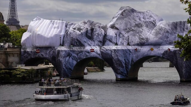 La Caverne du Pont-Neuf de JR : 6,4 millions de spectateurs et 535 000 visiteurs en seulement 13 jours La Caverne du Pont-Neuf de JR : 6,4 millions de spectateurs et 535 000 visiteurs en seulement 13 jours