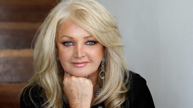 Bonnie Tyler : comment une opération des cordes vocales a créé sa voix légendaire Bonnie Tyler : comment une opération des cordes vocales a créé sa voix légendaire