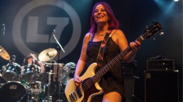 La bassiste de L7 Jennifer Finch est morte à 59 ans