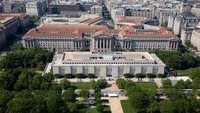 Washington : Trump fait installer des panneaux devant un musée