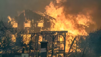 Incendies en Gironde : les autorités renforcent la protection des sites sensibles autour de Bordeaux