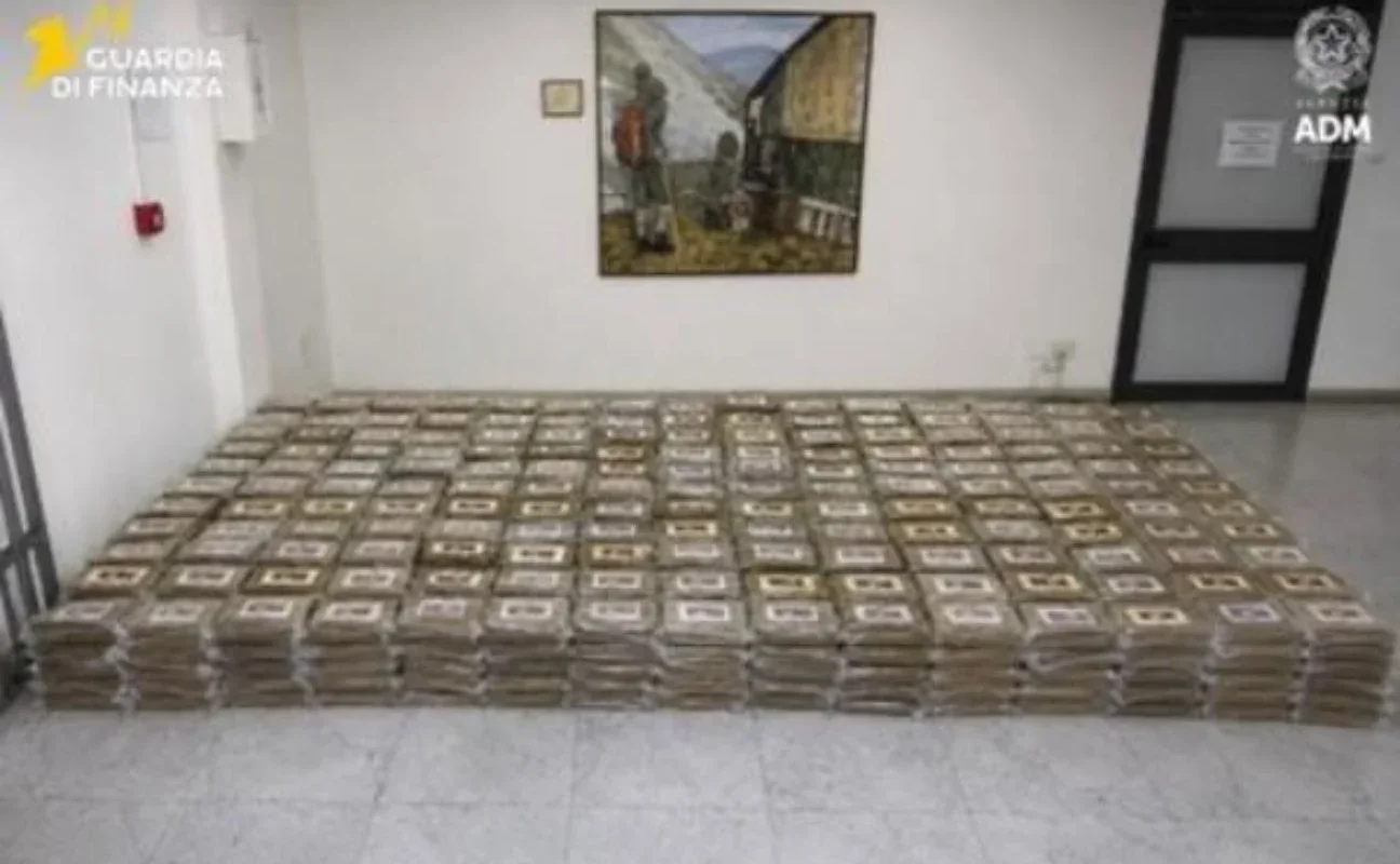Italie : 770 kg de cocaïne saisis dans un conteneur de bananes au port de Vado Ligure