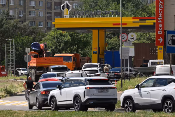 La Russie confrontée à une grave crise du carburant : Novorossiïsk suspend les ventes d'essence aux particuliers