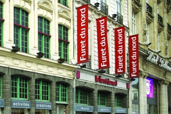 La Société des grands magasins veut reprendre deux librairies du Furet du Nord et Decitre