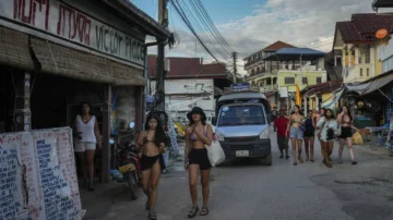 Laos : les circonstances de la mort de six touristes restent floues, malgré la présence de méthanol