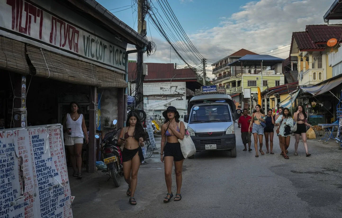 Laos: The circumstances surrounding the deaths of six tourists remain unclear, despite the presence of methanol
