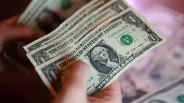 Le dollar bondit après la reprise des tensions au Moyen-Orient et la fermeture du détroit d'Ormuz