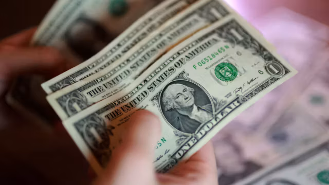 Le dollar bondit après la reprise des tensions au Moyen-Orient et la fermeture du détroit d'Ormuz
