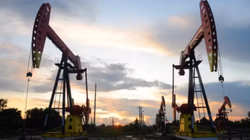 Le pétrole en hausse hebdomadaire face aux tensions au Moyen-Orient et aux risques sur l’approvisionnement