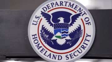 Les États-Unis accusés d’avoir transmis des données de demandeurs d’asile à l’Iran, Washington dément fermement
